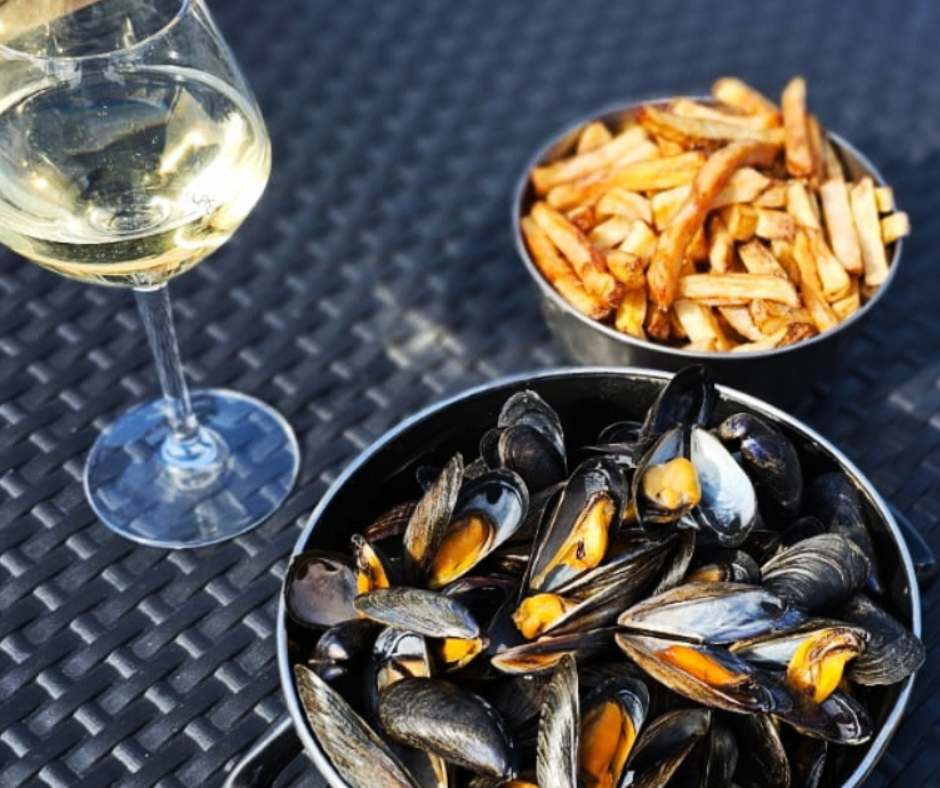 O'lala Bar & Restaurant, Saint-Germain-sur-Ay - photo 4