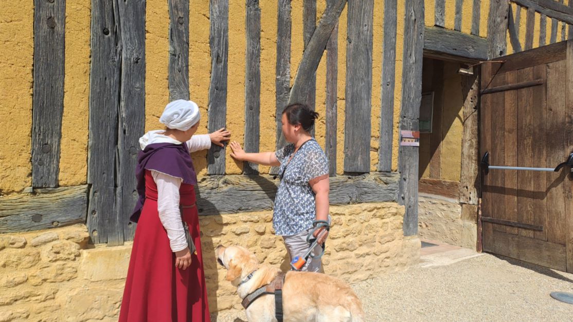 Les Étonnants Patrimoines : Le Moyen Âge sur le bout des doigts par Corine Vervaeke