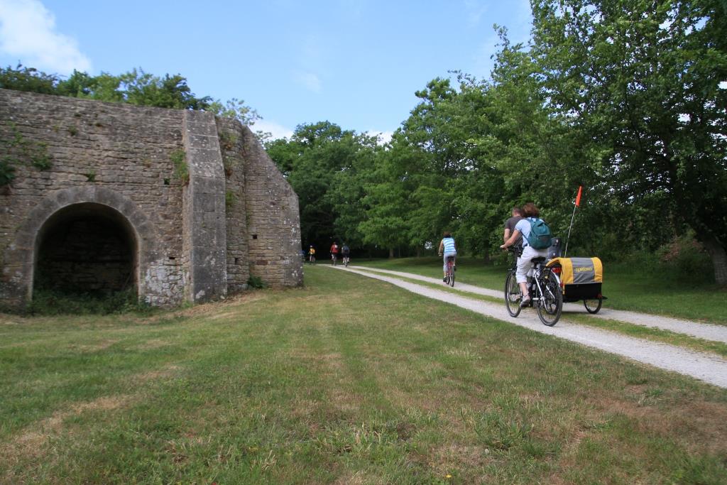 Saint-Vaast-la-Hougue < > Quinéville — photo 2