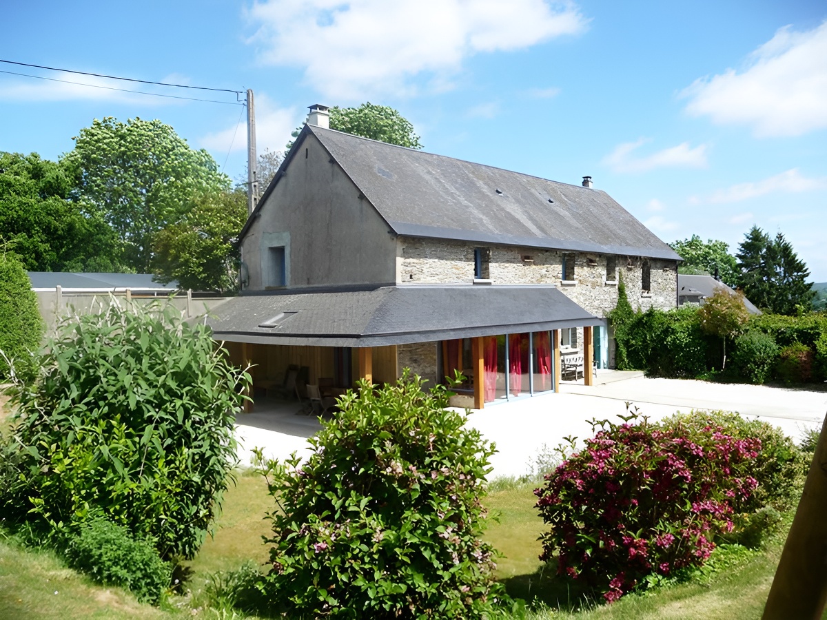 Gîtes l'Orange Bleue et Botière (12 et 11 couchages) - annexes du Lotérot