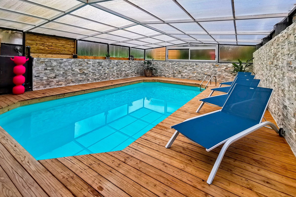 Meublé de tourisme > Maison en pierre, piscine et jardin proche mer, Montfarville - photo 3