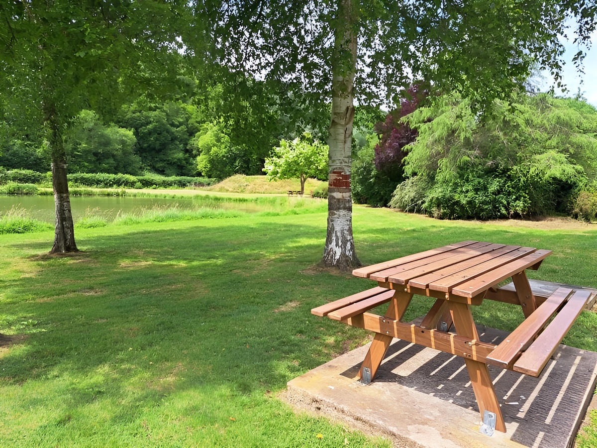 Aire de pique-nique - Parc des Loisirs - Orbec