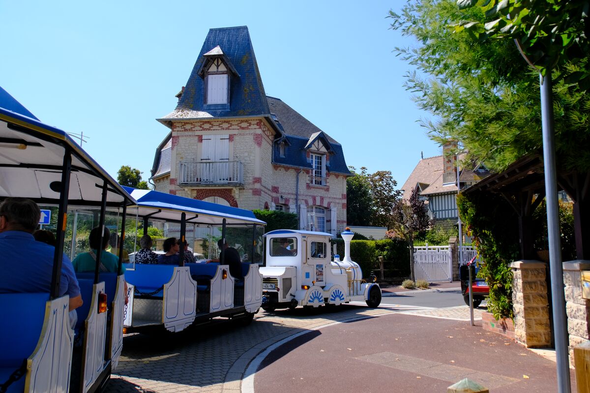 Petit train touristique de Ouistreham Riva-Bella