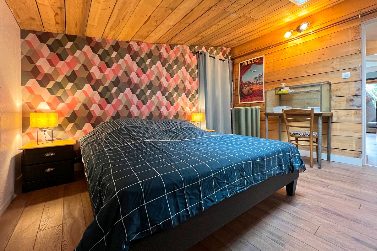 Meublé de tourisme > Maison en pierre, piscine et jardin proche mer, Montfarville - photo 10