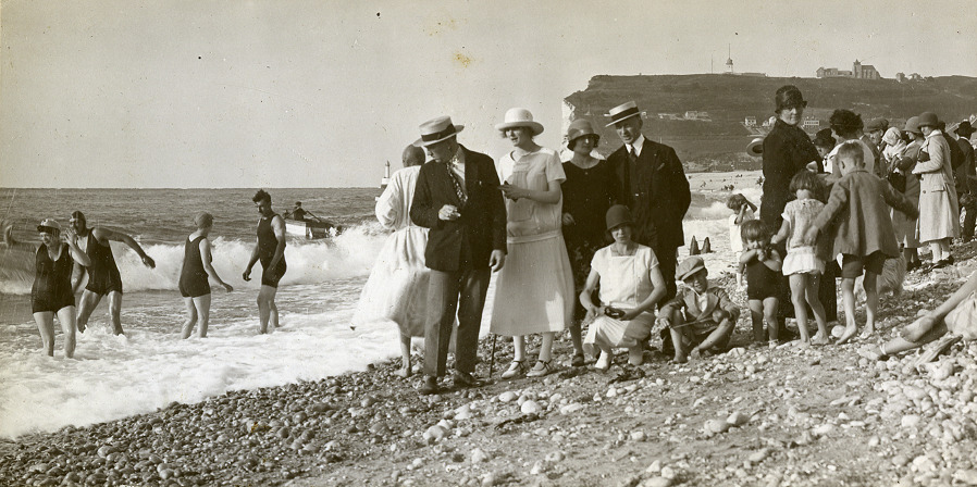 SOUS LES PAVÉS, LA PLAGE