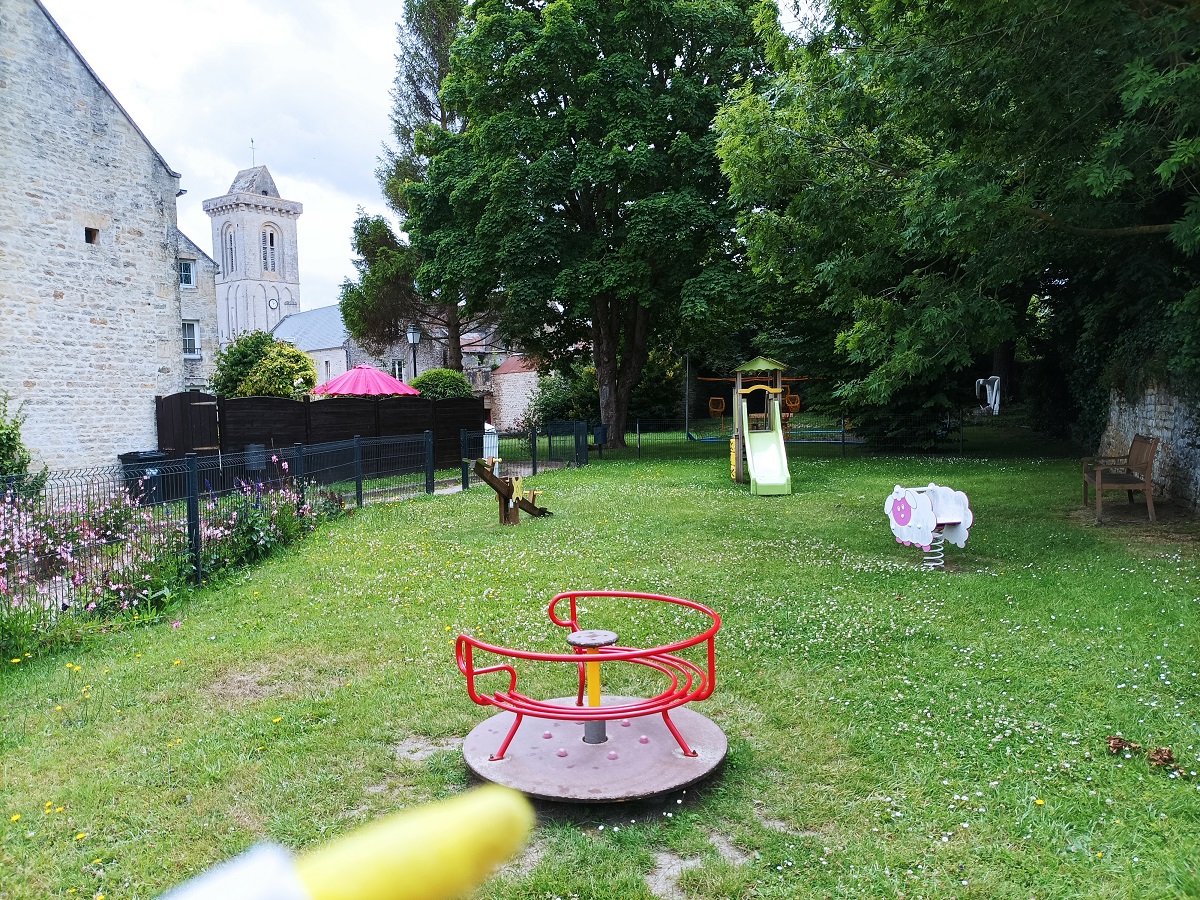 Aire de jeux - Bout de Banville, Reviers