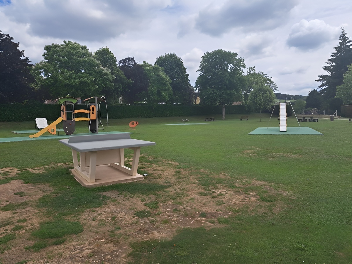 Aire de jeux pour enfants Livarot