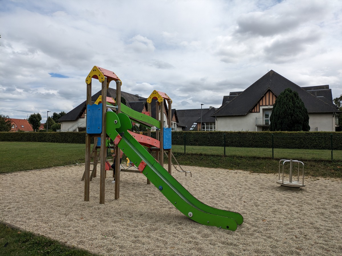 Aire de jeux pour enfants de Mézidon-Canon - photo 2
