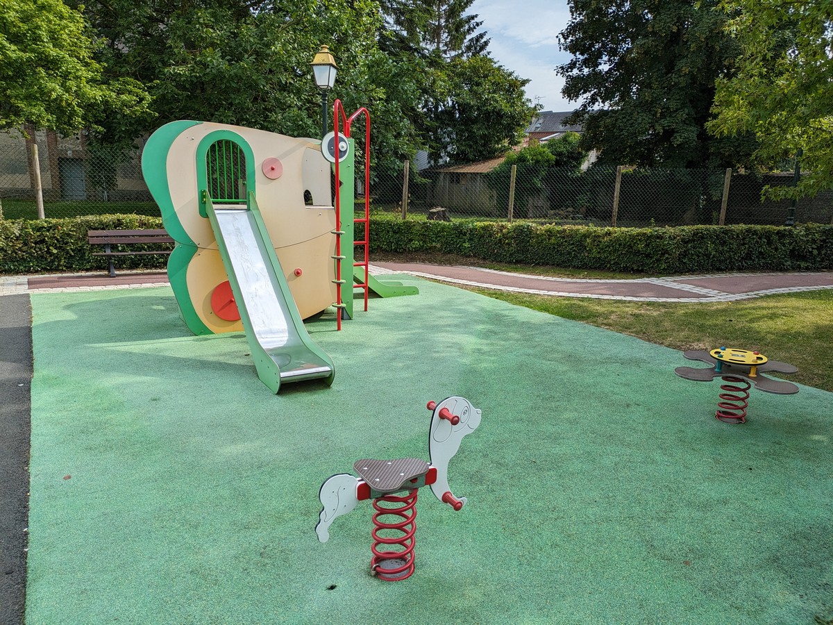 CALNAire de jeux pour enfants Moyaux