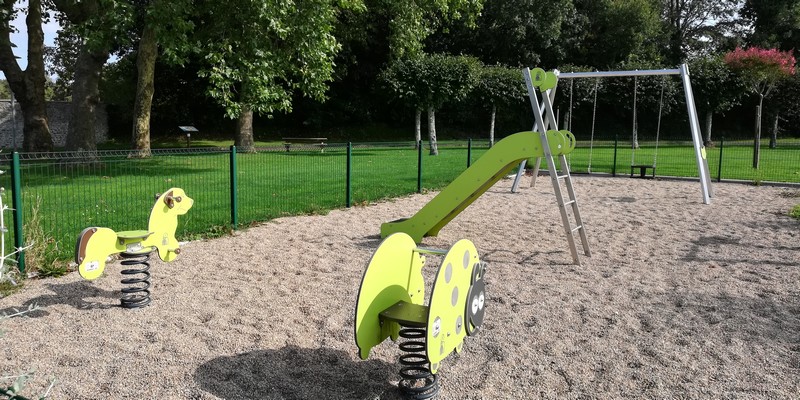 Aire de jeux > Le Bourg