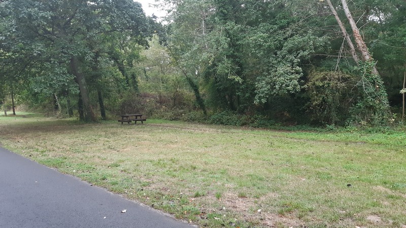 Aire de Pique Nique > Les peupliers - Annoville - photo 2