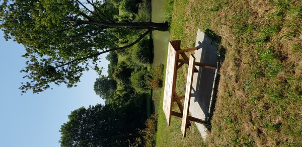 Aire de Pique Nique > Plan d'eau