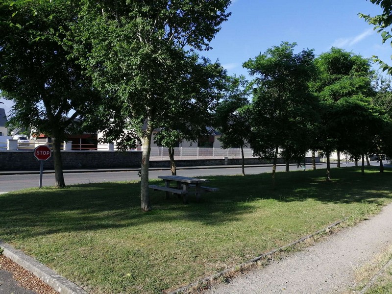 Aire de Pique Nique > Rue des écoles