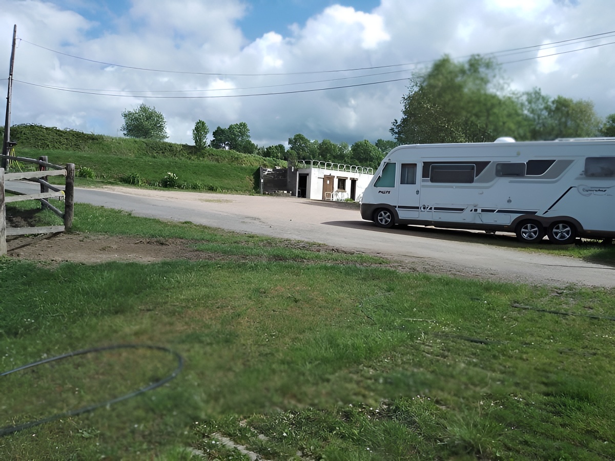Aire de camping-car privée de Dévalparc - photo 3