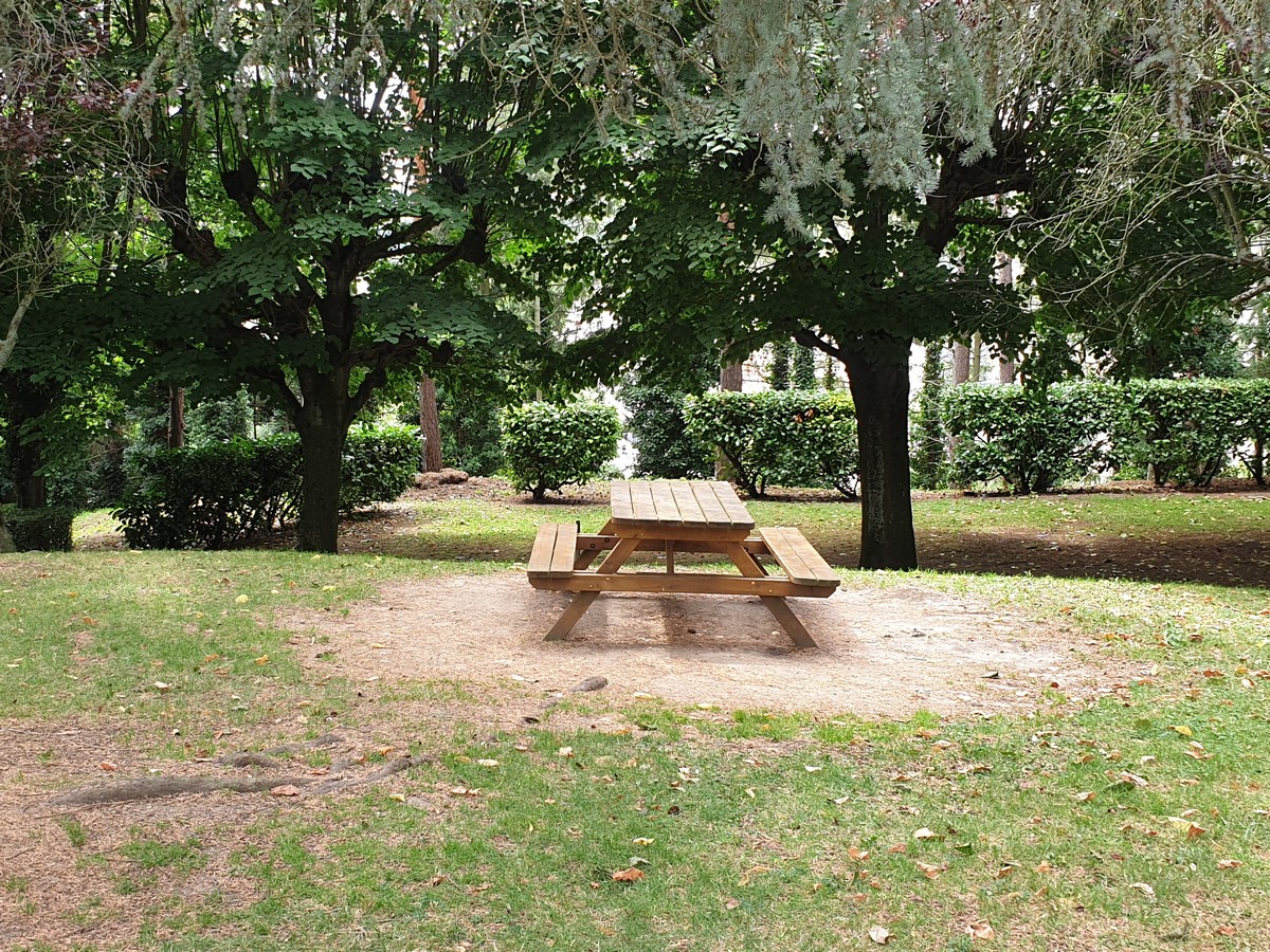 Aire de pique-nique - Basilique Sainte-Thérèse - Lisieux