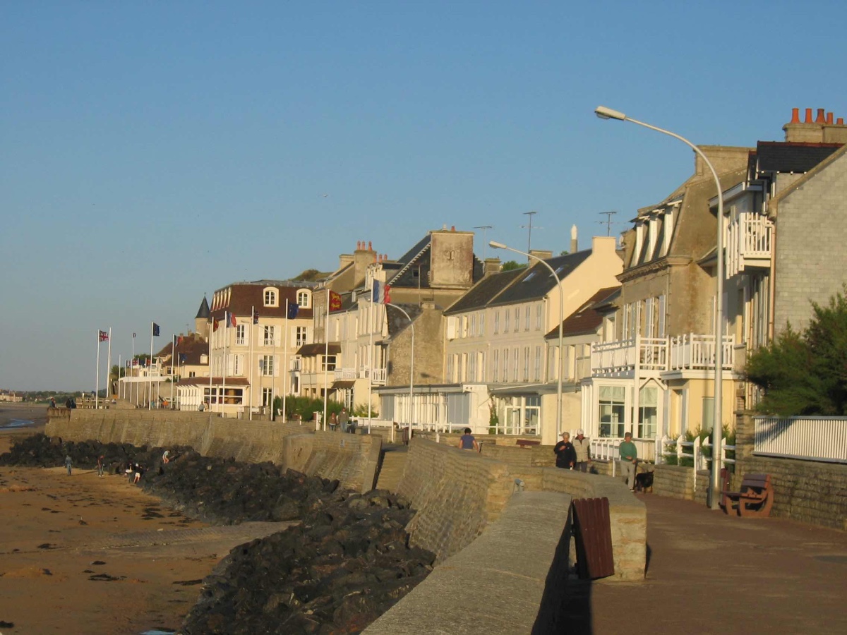 Arromanches les Bains - Le charme dune station Balnéaire