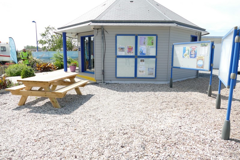 Aire de pique-nique > Bureau d'information touristique