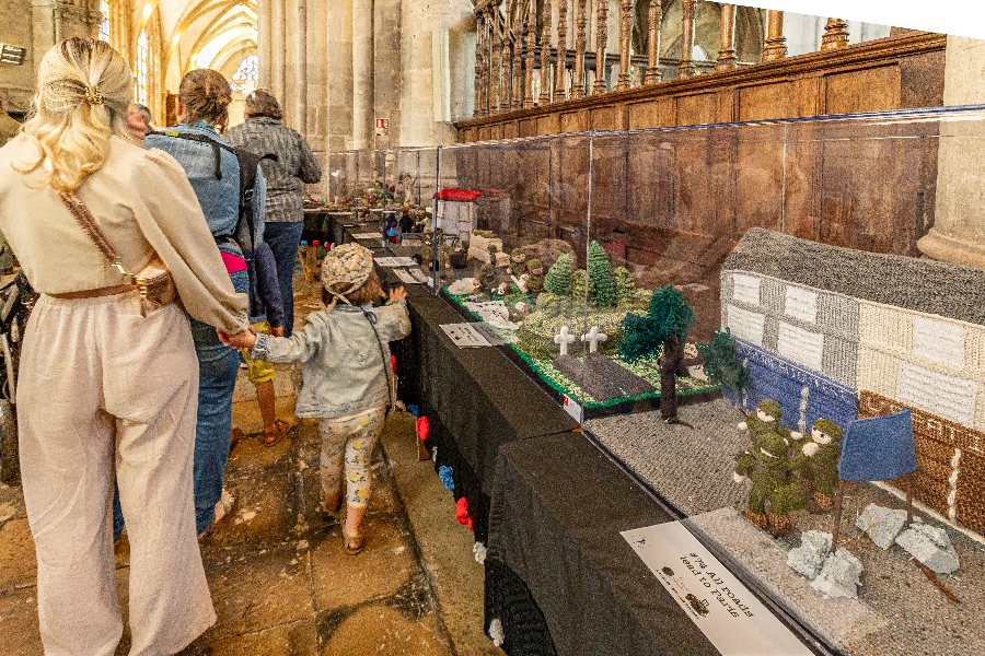 The Longest Yarn, Carentan-les-Marais
