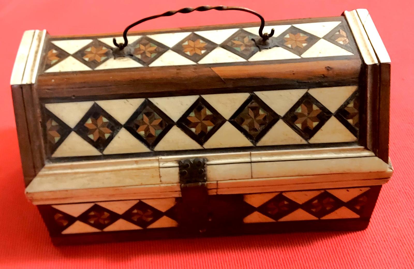 Exposition de clefs anciennes, cadenas, serrures, coffrets - De l'Antiquité au XXème siècle : Et si elles pouvaient parler..., Saint-Vigor-le-Grand - photo 2