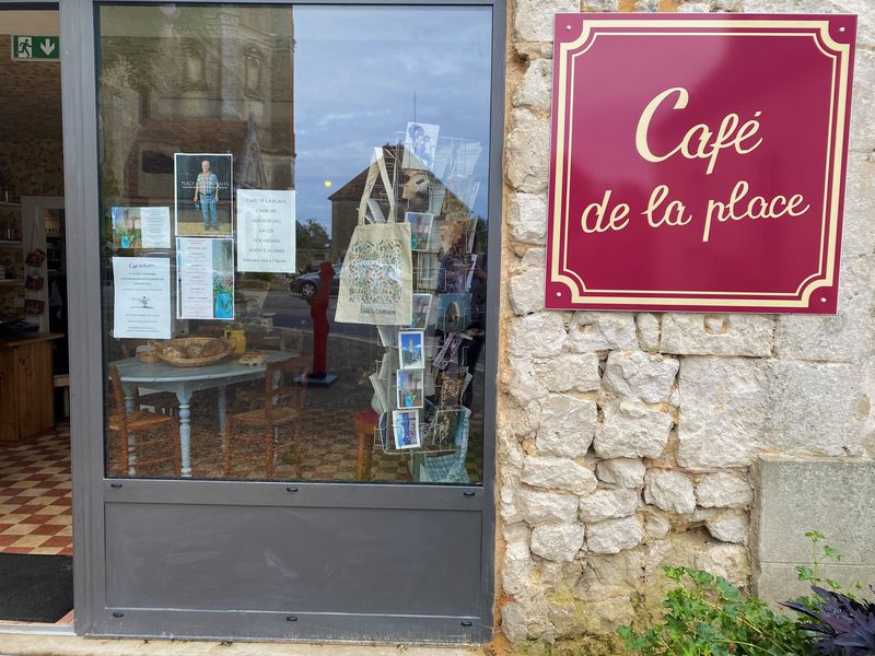 Café-de-la-Place-Courgeon
