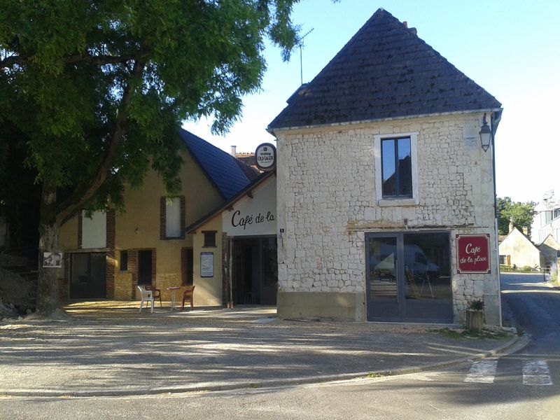 Cafe-de-la-Place-Courgeon