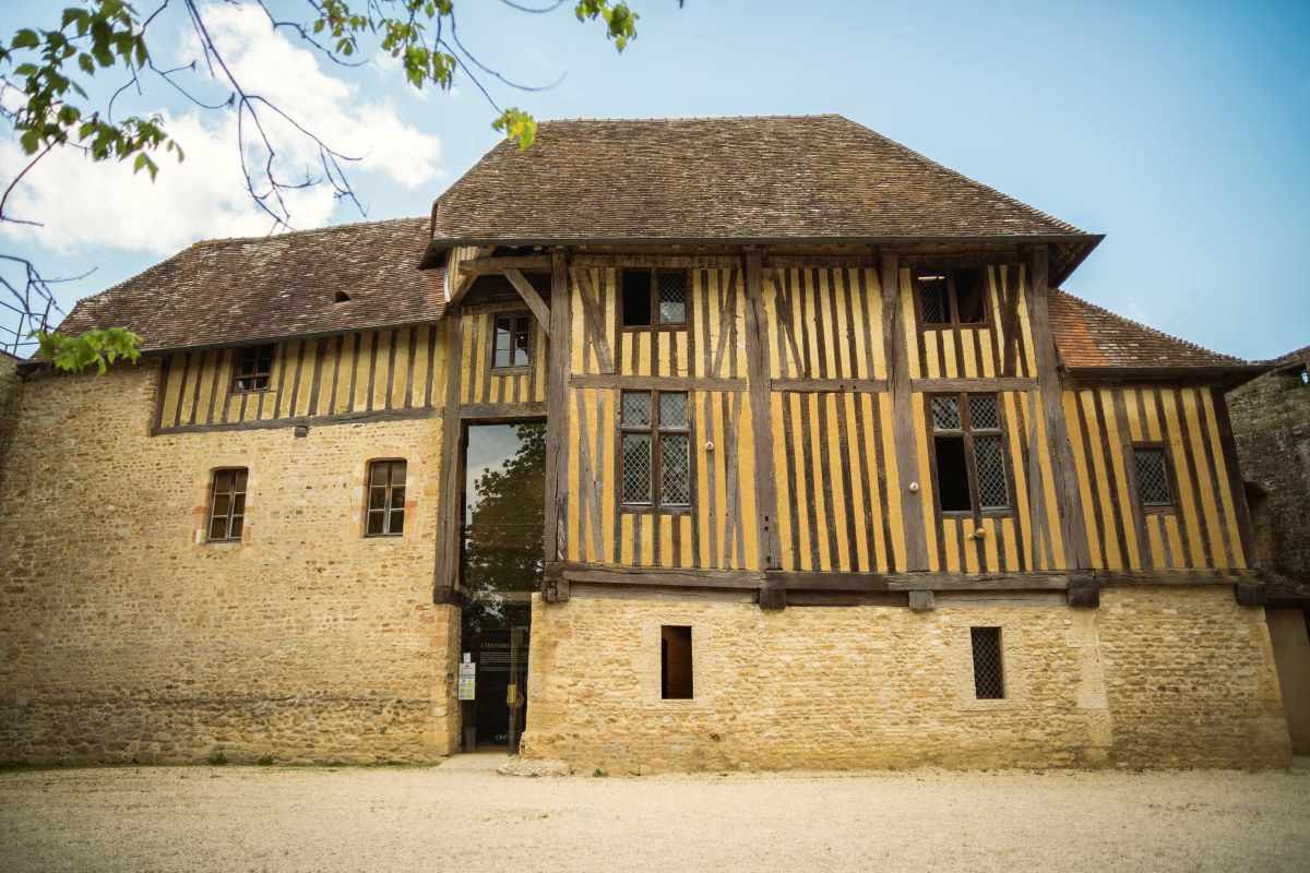 Les Étonnants Patrimoines : Conte en kamishibaï - la malédiction du faucon - Mézidon Vallée d'Auge
