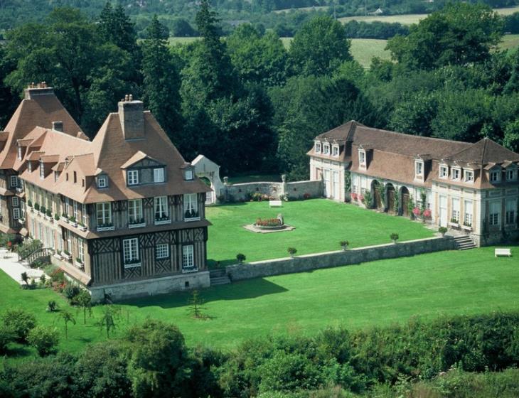 Chateau du Breuil Distillerie de Calvados près de Lisieux Vue aérienne