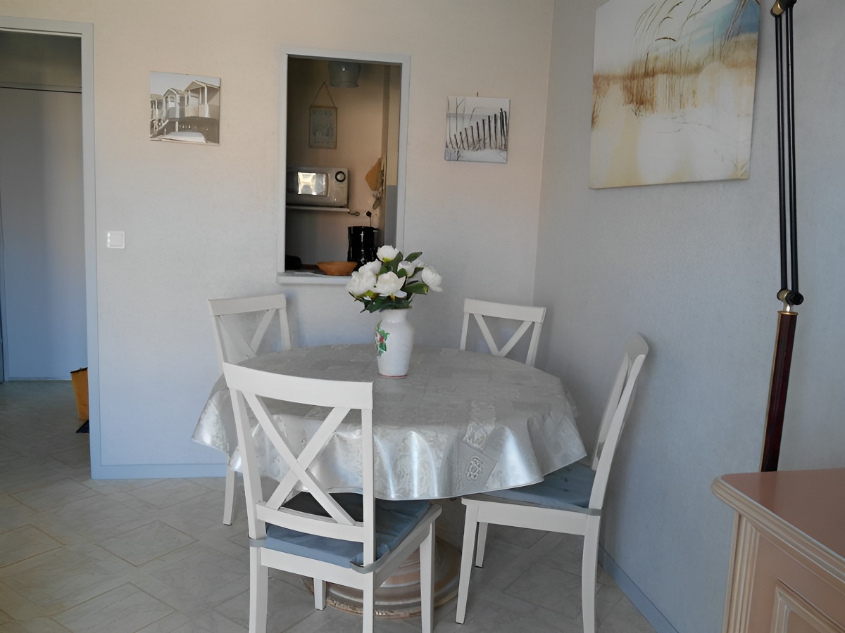 M. Delamotte, Cabourg