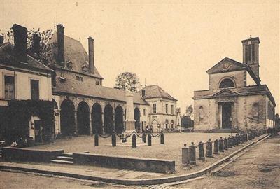 Arch. dép. Orne, 2 Fi CP Mortrée, l'église, les halles et la mairie