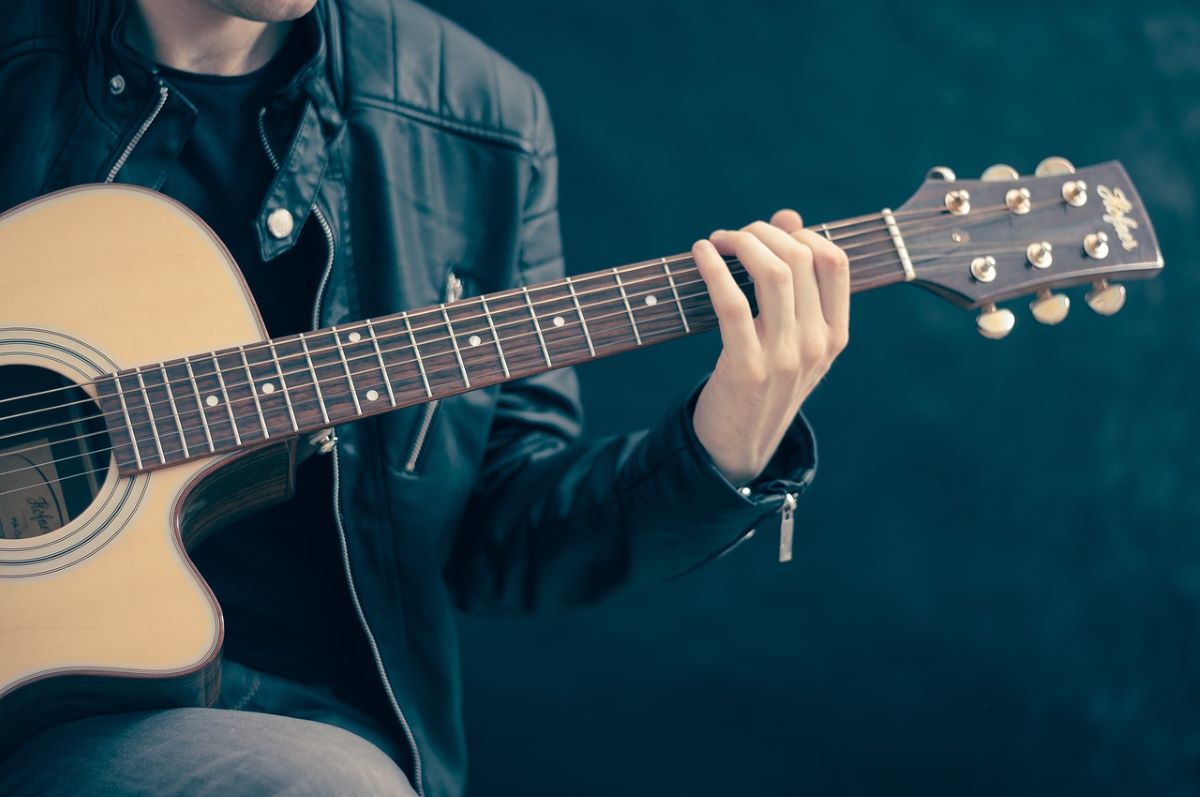 Initiation à la guitare manouche