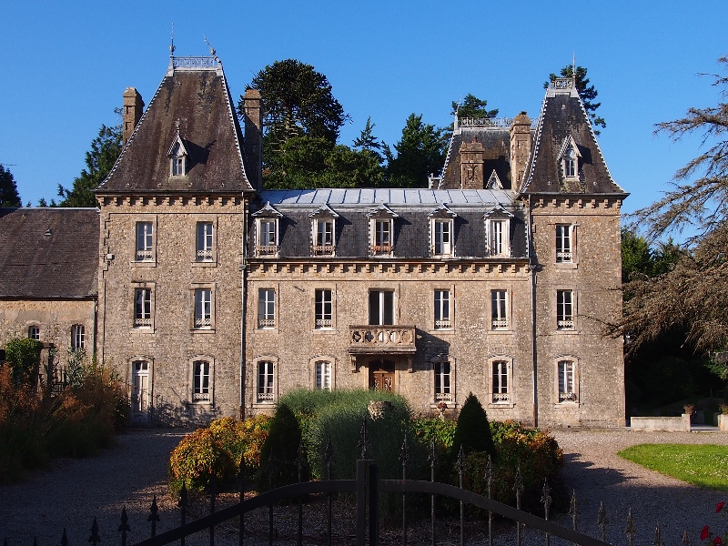 Reconstitution d'un poste de commandement au Château Bel Esnault