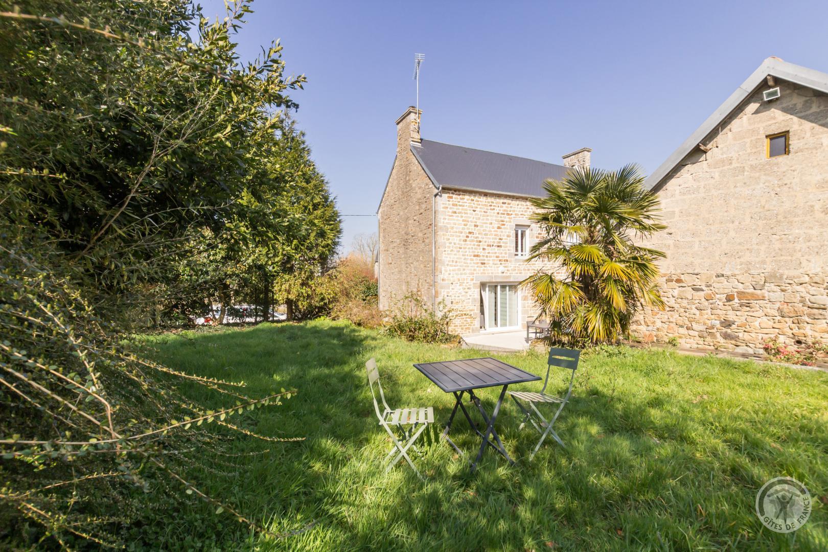 Gîtes de France G1216 : Jullou côté jardin