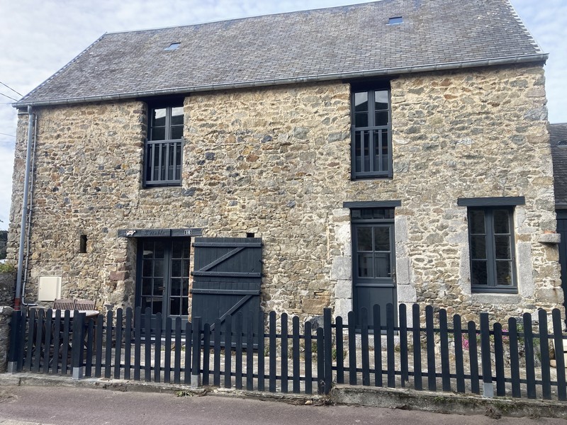 Meublé de tourisme > Maison en pierres