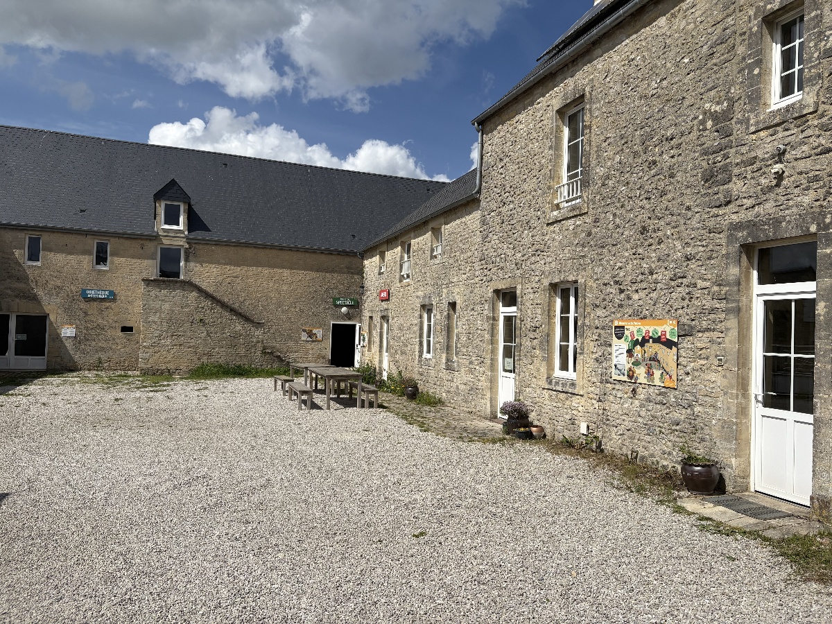 Auberge collective de L'Arbre, Commes - photo 2