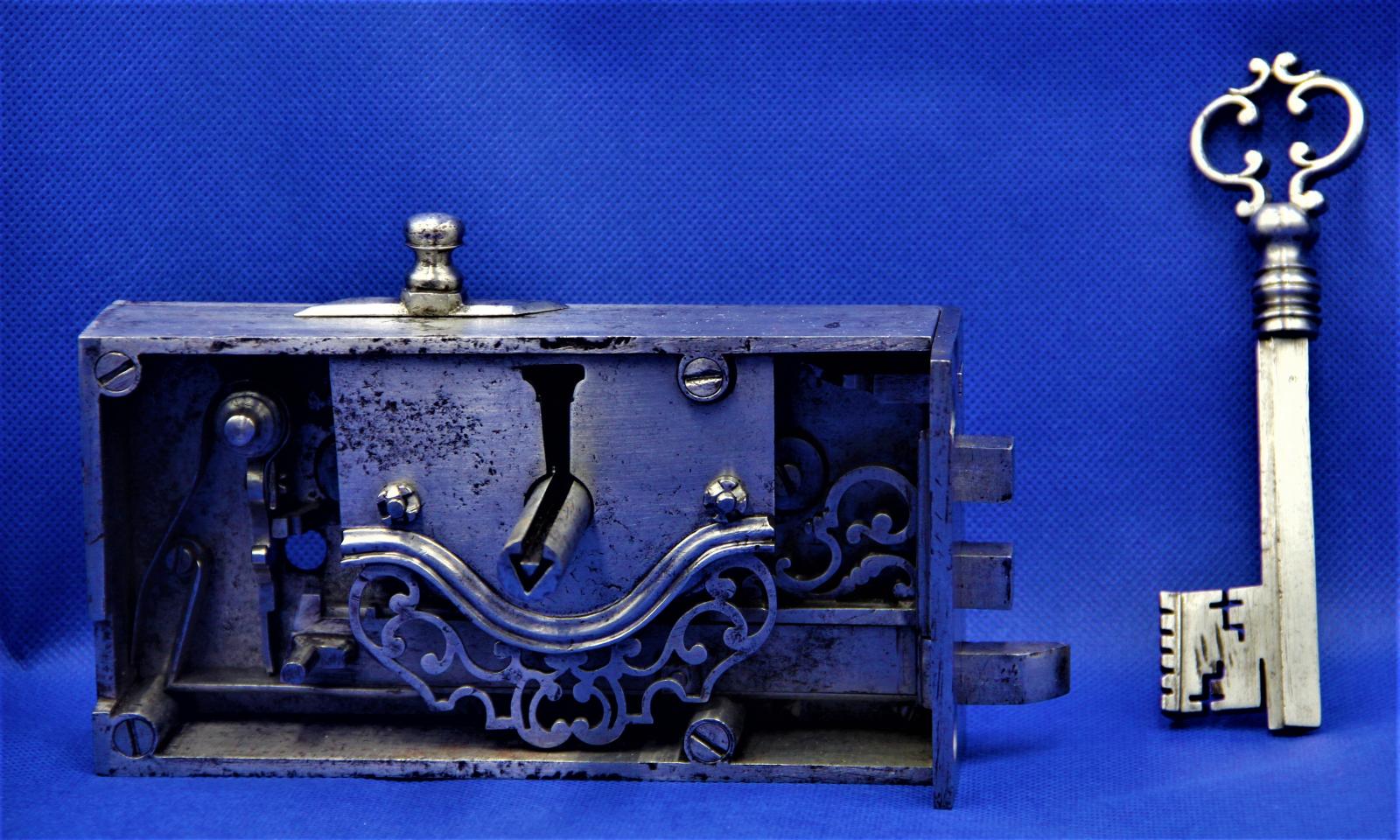 Exposition de clefs anciennes, cadenas, serrures, coffrets - De l'Antiquité au XXème siècle : Et si elles pouvaient parler..., Saint-Vigor-le-Grand - photo 4