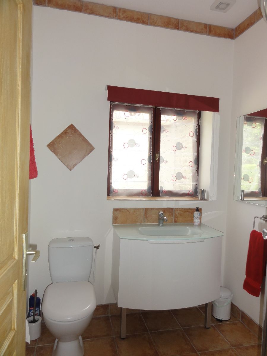 Meublé de tourisme > Le Bungalow, Isigny-le-Buat - photo 8