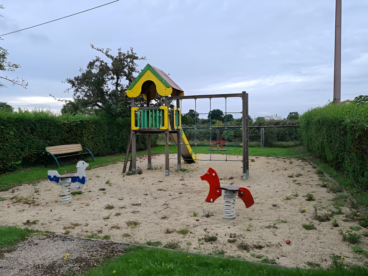 Aire de jeux pour enfants Le Mesnil Germain