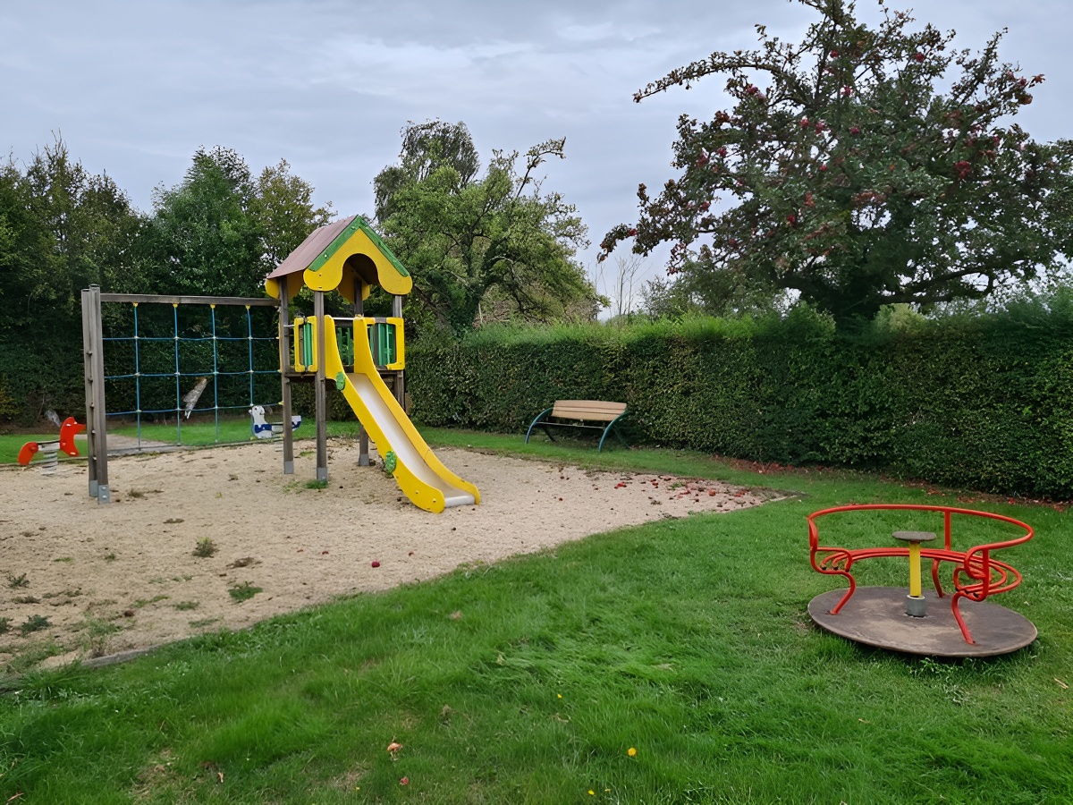 Aire de jeux pour enfants Le Mesnil Germain - photo 3