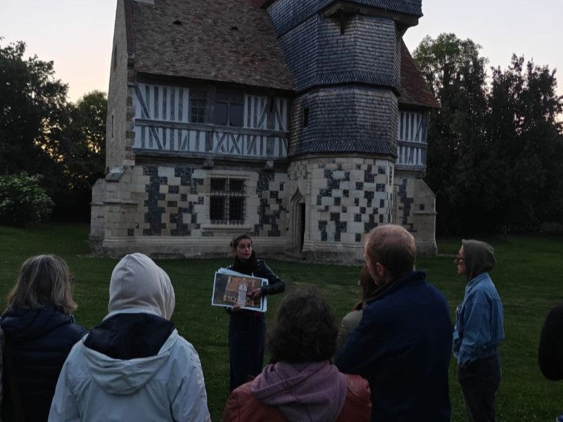 Visite à la lampe torche du Manoir du Désert