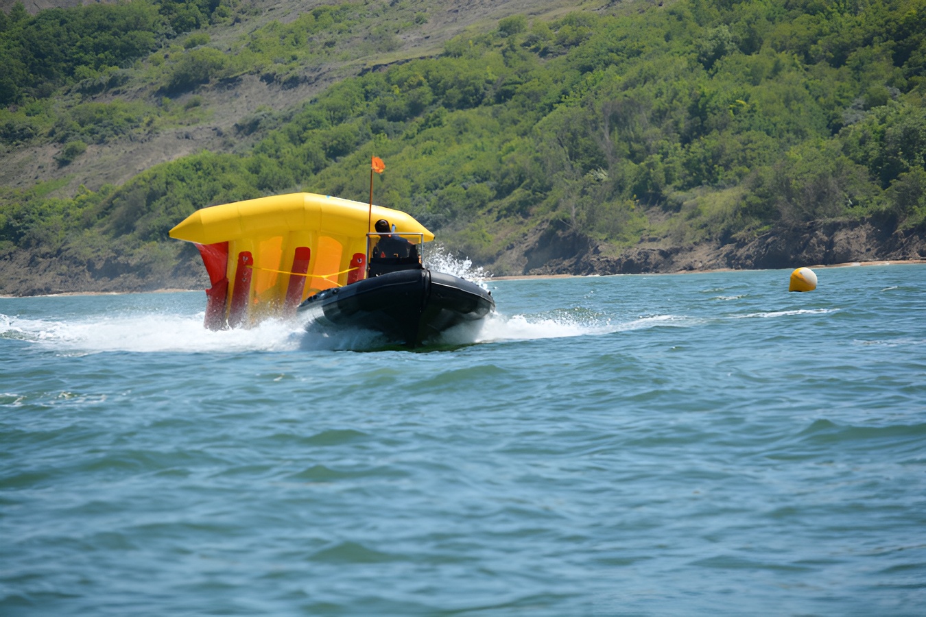 Bouée tractée - Le Menhir