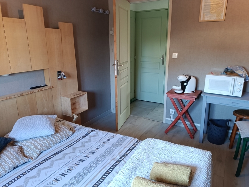Chambre chez l'habitant > Maison avec balcon