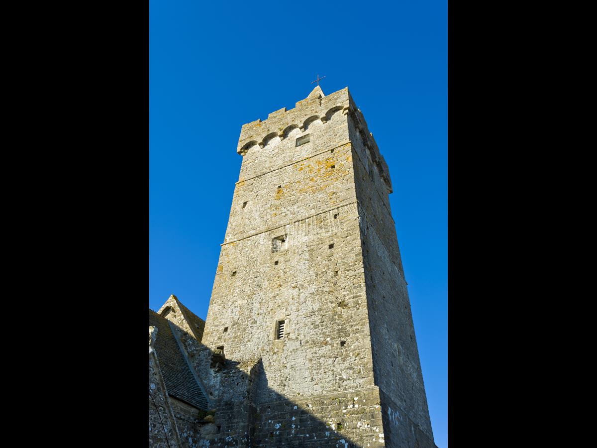 Église Notre-Dame de Port-Bail et Baptistère