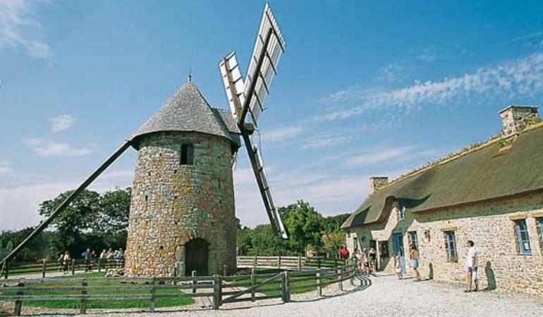 Moulin à vent du Cotentin - Fierville les Mines Moulin à vent du Cotentin - Fierville les Mines