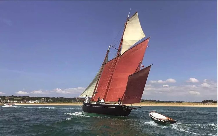 Goélette Neire Maôve - Balade Côtière Côte des Isles