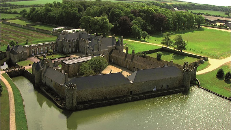 Entre bois et falaises, Flamanville
