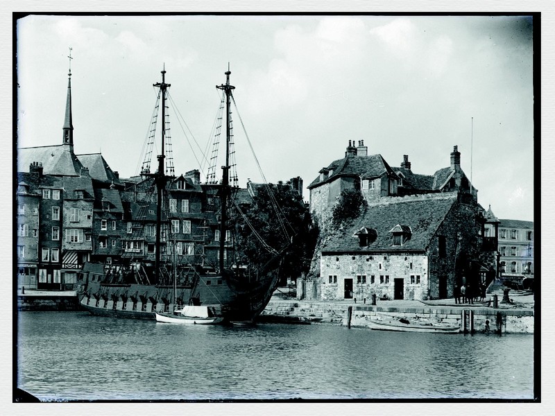Exposition de photographies "Balade dans le Pays d'Auge avec Gabriel Bretoq" au Village Fromager - Livarot
