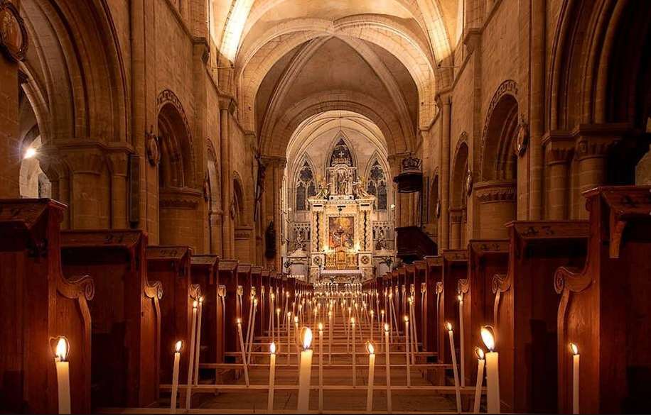 Lumières sur l'église de Bernières-sur-Mer
