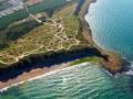 Vue aérienne de la Pointe du Hoc sur les plages du débarquement en Normandie