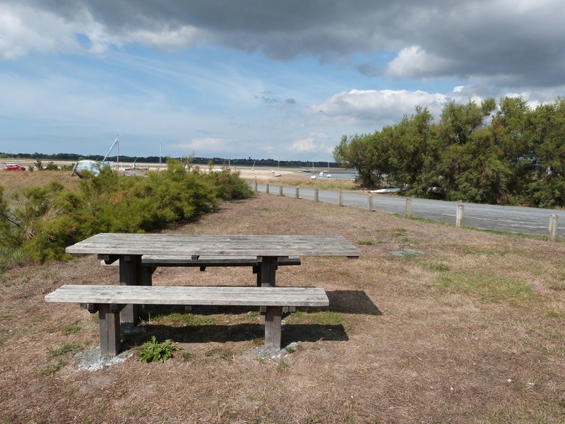 Aire de Pique Nique > Rue du port, embarcadère - photo 2