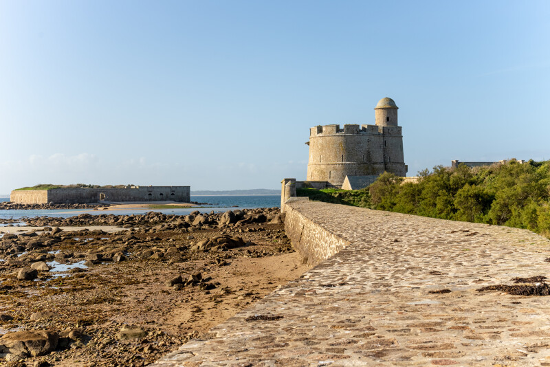 Le Vast < > Saint-Vaast-La-Hougue, Le Vast
